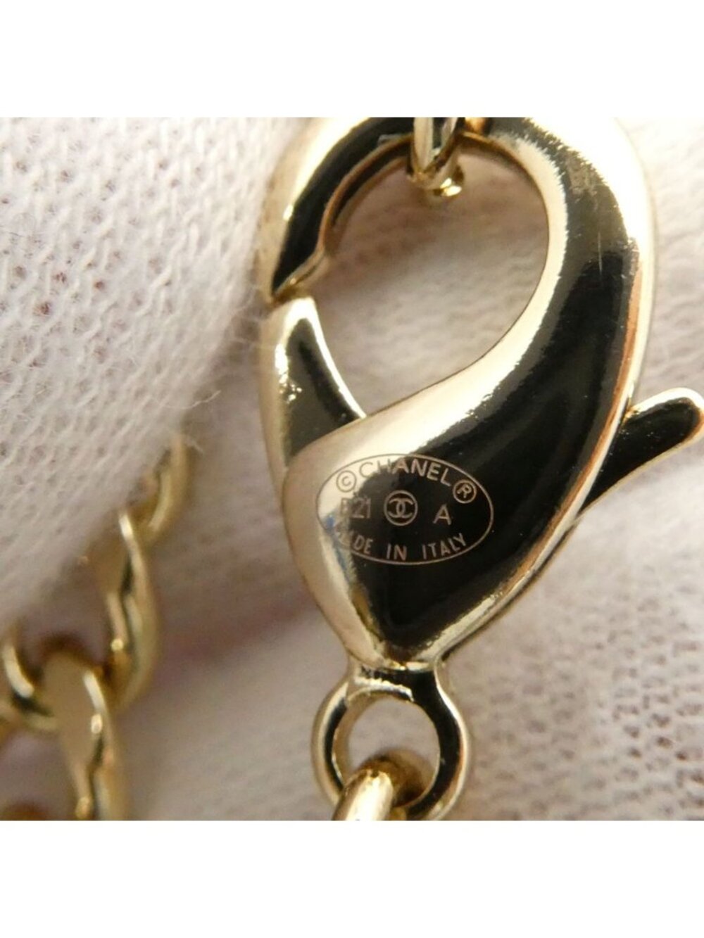 ★SOLD★ Chanel a Necklace 1 Piece CC Logo Lightstone - Picture 6 of 7